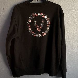 This is a black floral detail Vans crewneck sweatshirt.       Color:black